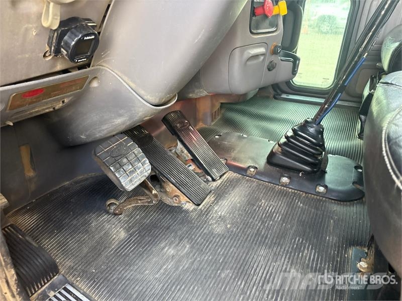 Peterbilt 367 8x6 Sleeper Winch Truck Evakuators ar manipulatoru