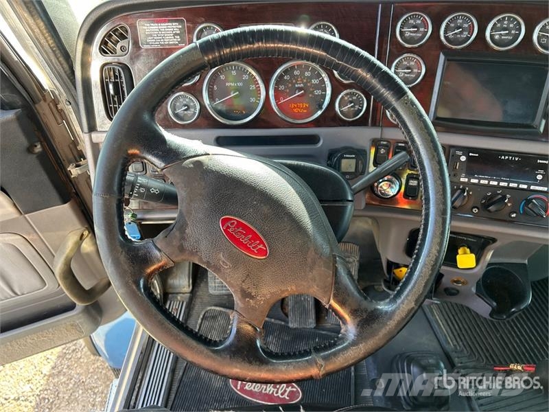 Peterbilt 367 8x6 Sleeper Winch Truck Bergungsfahrzeuge