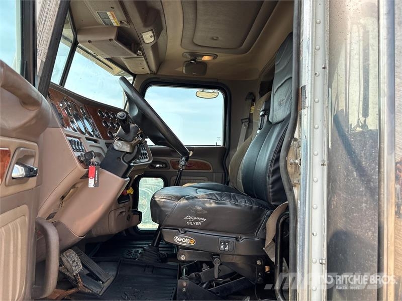Peterbilt 367 8x6 Sleeper Cab and Chassis Кабіни