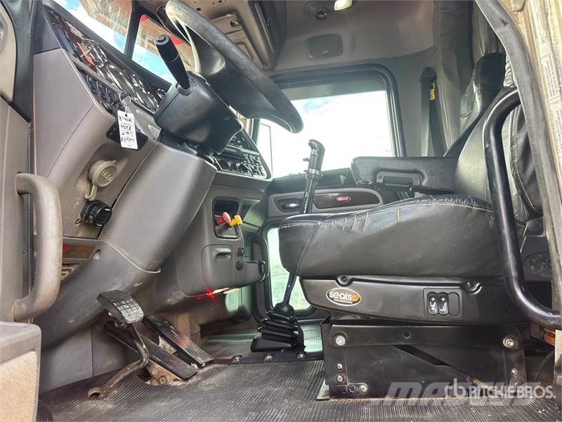 Peterbilt 367 8x6 Sleeper Winch Truck Evakuators ar manipulatoru