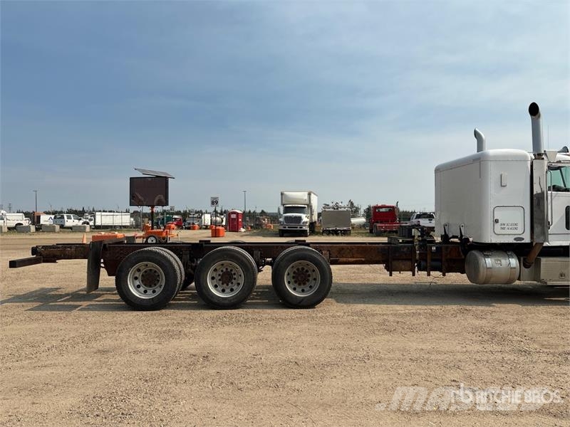 Peterbilt 367 8x6 Sleeper Cab and Chassis Кабіни