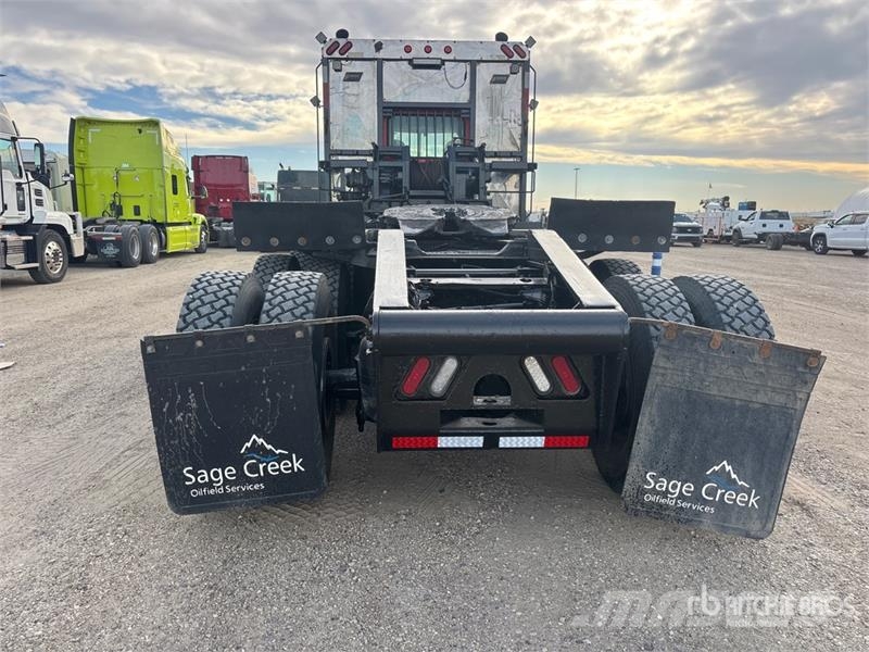 Peterbilt 367 8x6 Sleeper Winch Truck Evakuators ar manipulatoru