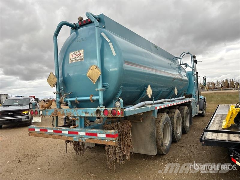 Peterbilt 367 8x6 Sleeper Water Truck (Inoperable) Kamioni za vodu