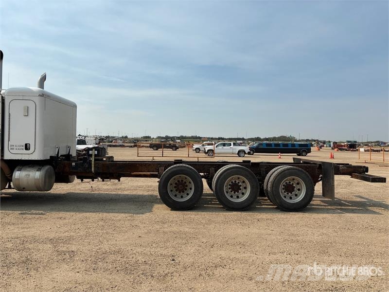 Peterbilt 367 8x6 Sleeper Cab and Chassis Кабіни