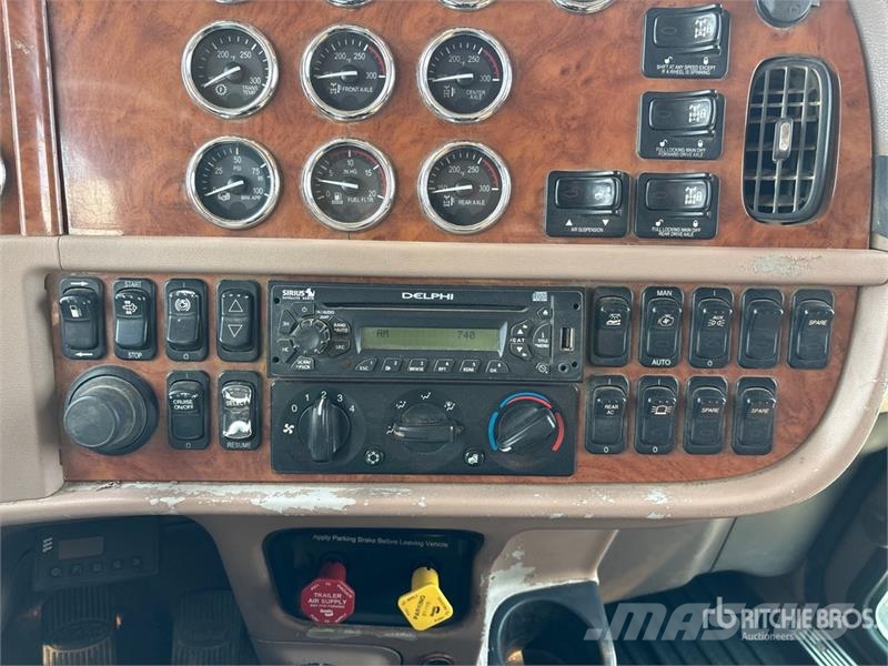 Peterbilt 367 8x6 Sleeper Cab and Chassis Кабіни