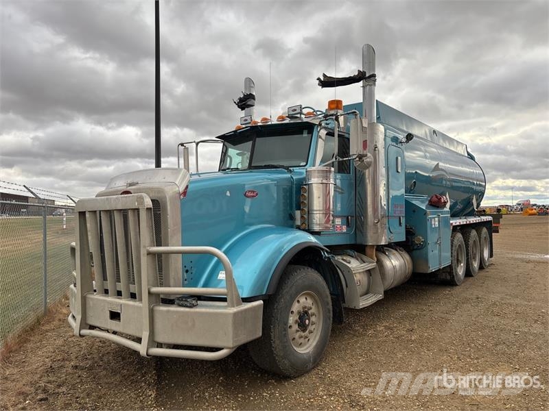 Peterbilt 367 8x6 Sleeper Water Truck (Inoperable) Kamioni za vodu