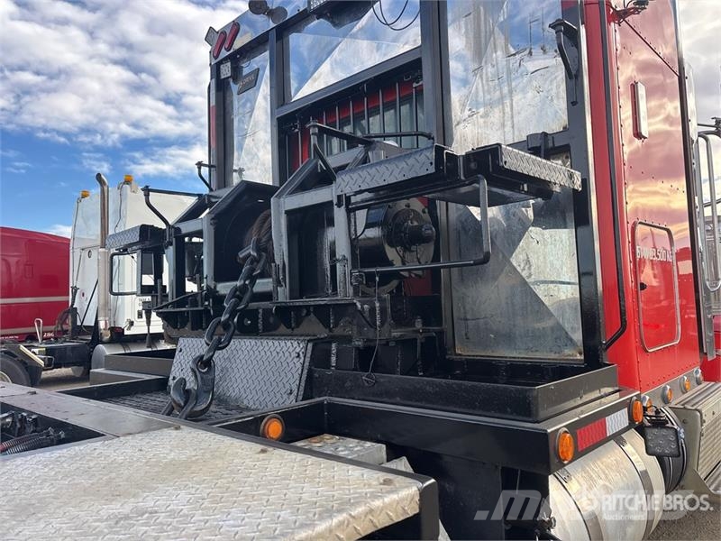 Peterbilt 367 8x6 Sleeper Winch Truck Evakuators ar manipulatoru