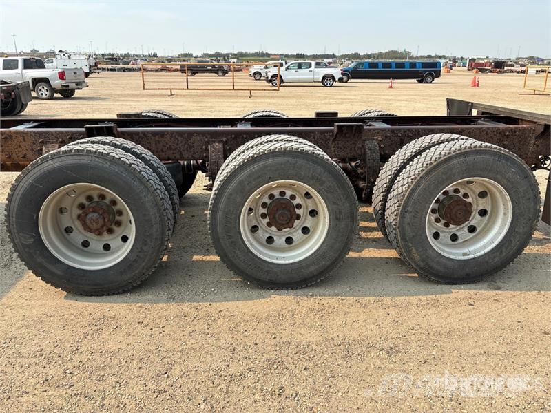 Peterbilt 367 8x6 Sleeper Cab and Chassis Кабіни