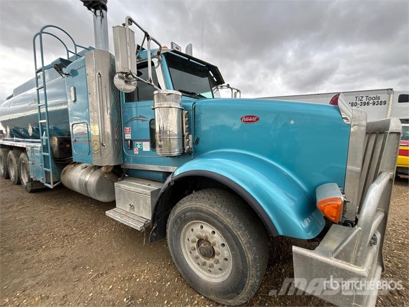 Peterbilt 367 8x6 Sleeper Water Truck (Inoperable) Kamioni za vodu