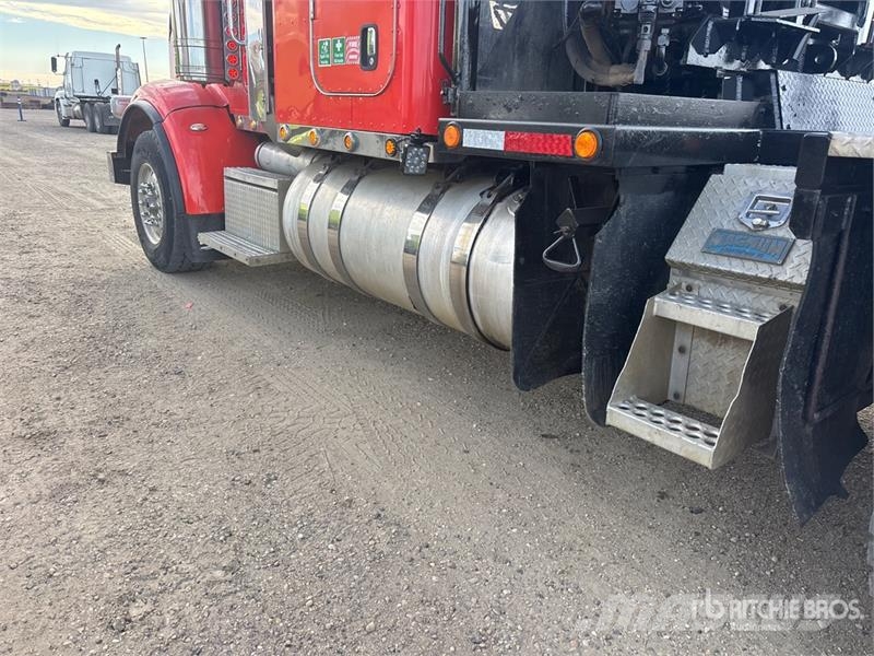 Peterbilt 367 8x6 Sleeper Winch Truck Evakuators ar manipulatoru