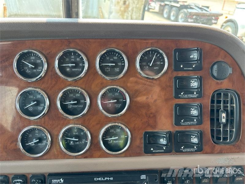 Peterbilt 367 8x6 Sleeper Cab and Chassis Кабіни