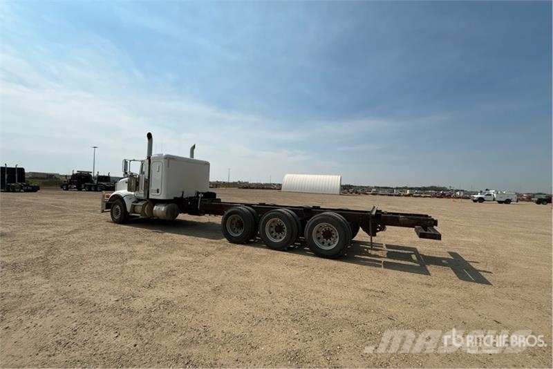 Peterbilt 367 8x6 Sleeper Cab and Chassis Кабіни