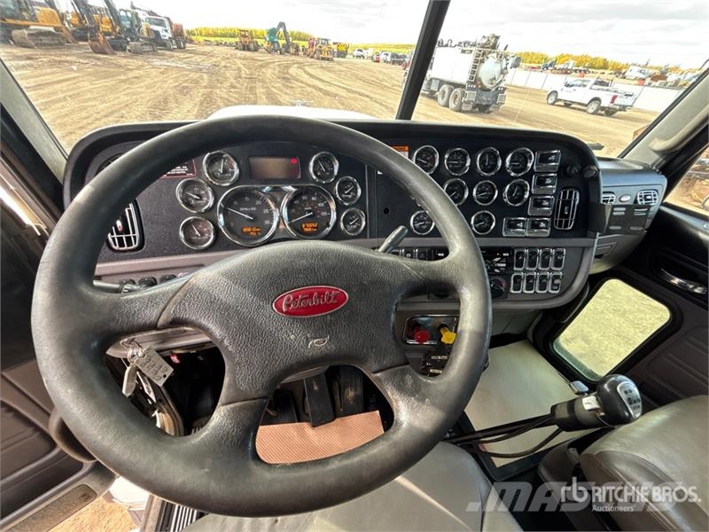 Peterbilt 367 8x6 Sleeper Winch Truck Vehículos de reciclaje
