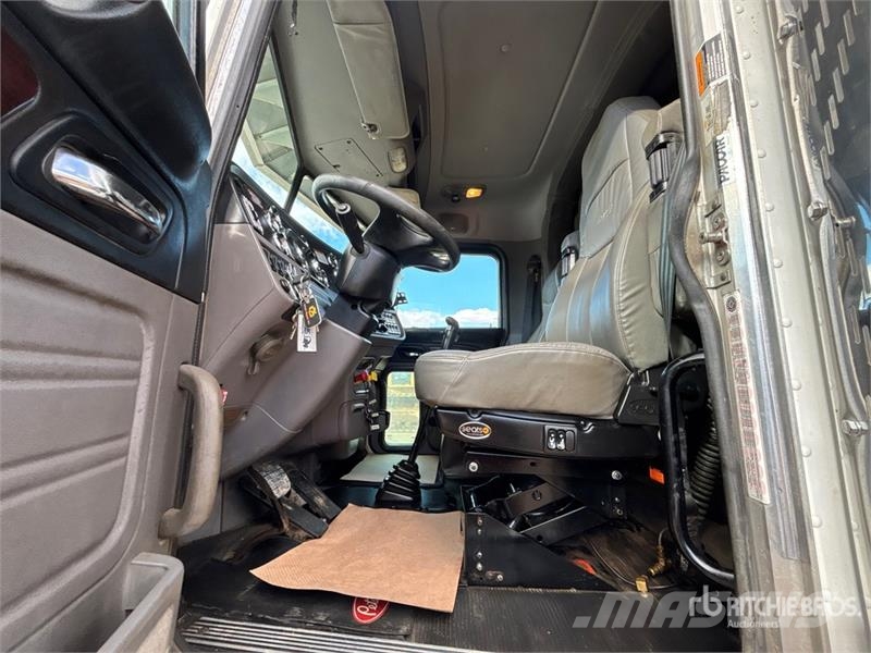 Peterbilt 367 8x6 Sleeper Winch Truck Vehículos de reciclaje
