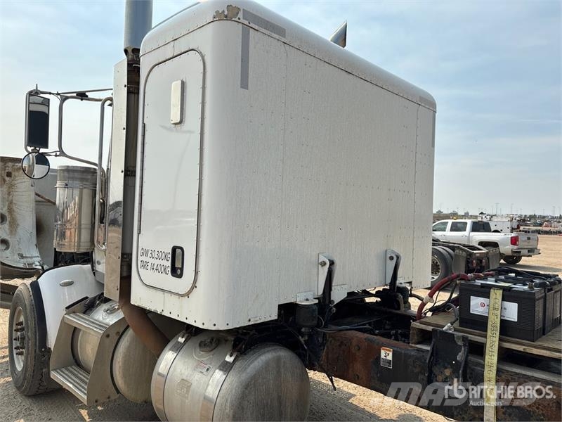 Peterbilt 367 8x6 Sleeper Cab and Chassis Кабіни