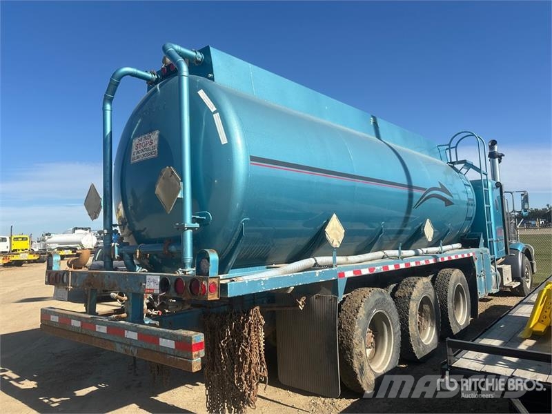 Peterbilt 367 8x6 Sleeper Water Truck (Inoperable) Wassertanker