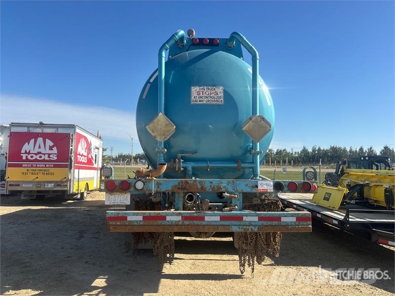 Peterbilt 367 8x6 Sleeper Water Truck (Inoperable) Wassertanker