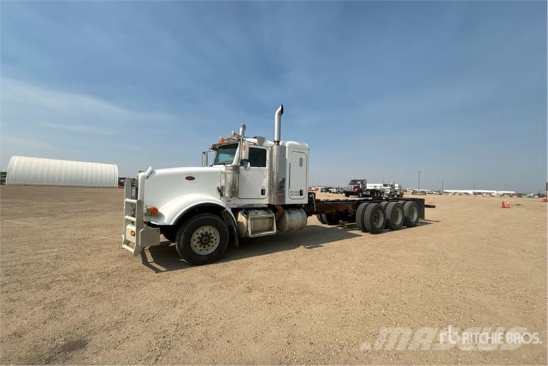 Peterbilt 367 8x6 Sleeper Cab and Chassis Кабіни