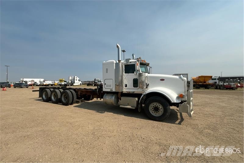 Peterbilt 367 8x6 Sleeper Cab and Chassis Кабіни