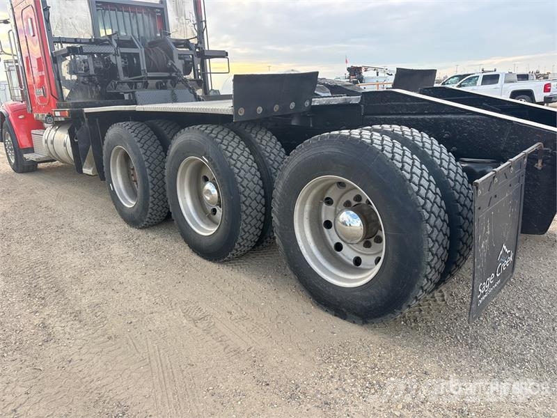 Peterbilt 367 8x6 Sleeper Winch Truck Evakuators ar manipulatoru