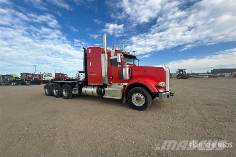 Peterbilt 367 8x6 Sleeper Winch Truck Evakuators ar manipulatoru