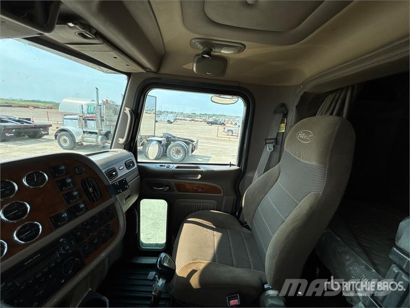 Peterbilt 367 8x6 Sleeper Cab and Chassis Кабіни