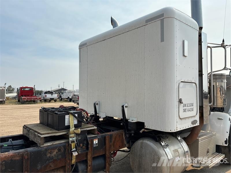 Peterbilt 367 8x6 Sleeper Cab and Chassis Кабіни