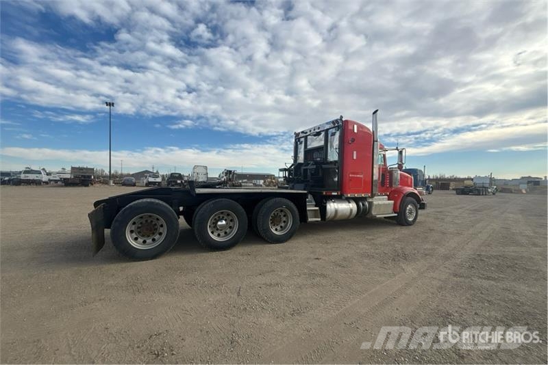 Peterbilt 367 8x6 Sleeper Winch Truck Evakuators ar manipulatoru