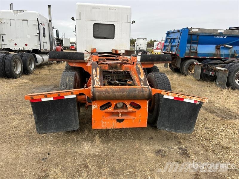 Peterbilt 367 Sleeper Cab and Chassis (Inoperable) Cabine en interieur