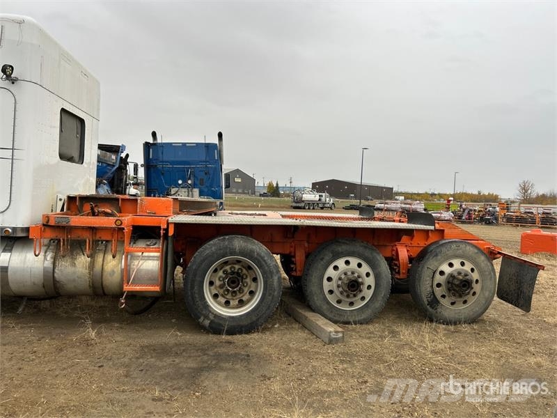 Peterbilt 367 Sleeper Cab and Chassis (Inoperable) Cabine en interieur