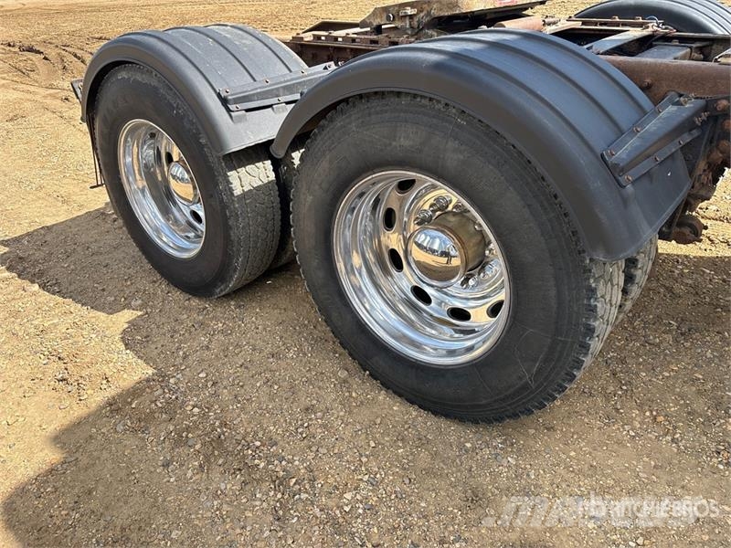 Peterbilt 379 Prime Movers