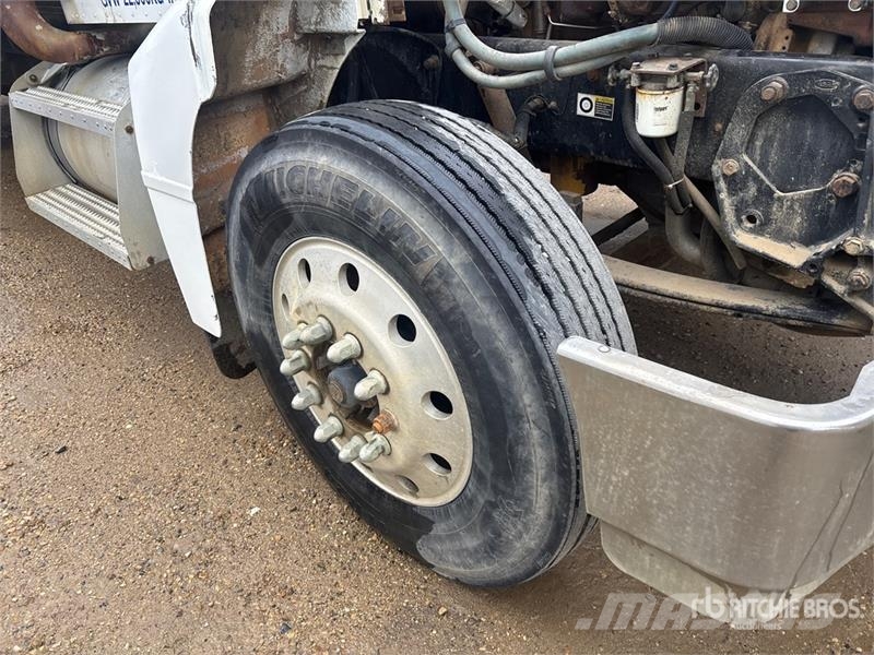 Peterbilt 385 6x4 Van Truck Sanduk kamioni