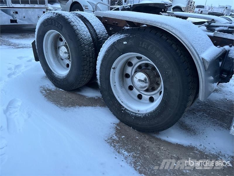 Peterbilt 386 Prime Movers