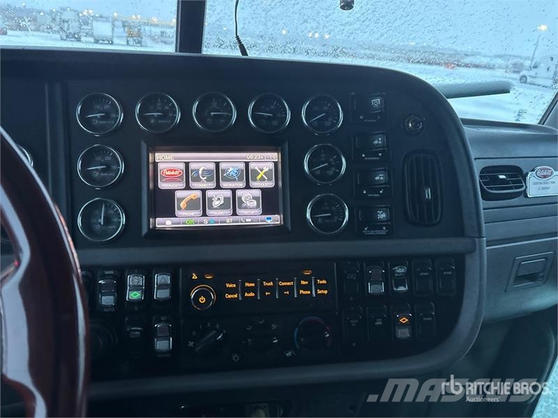 Peterbilt 386 Prime Movers