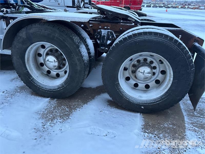 Peterbilt 386 Prime Movers