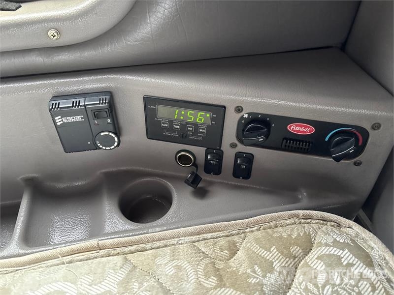 Peterbilt 387 Truck Tractor Units