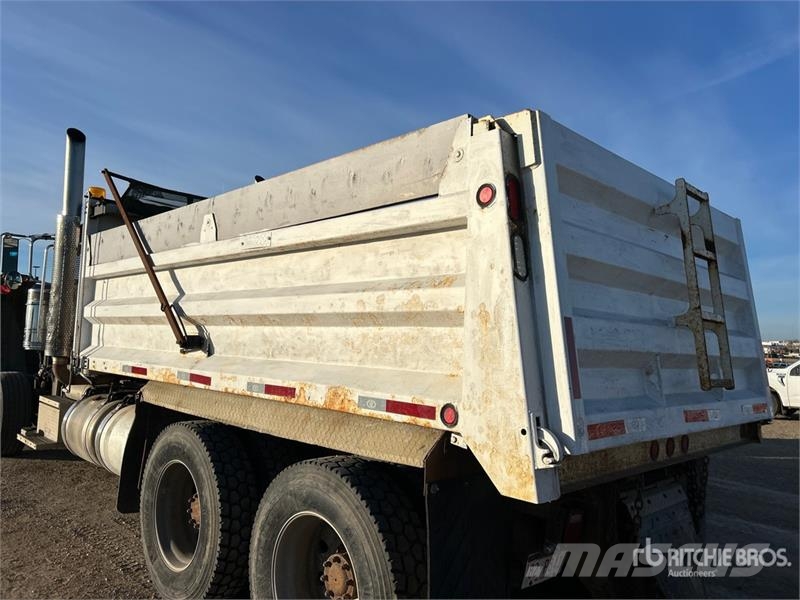 Peterbilt 388 شاحنات قلابة