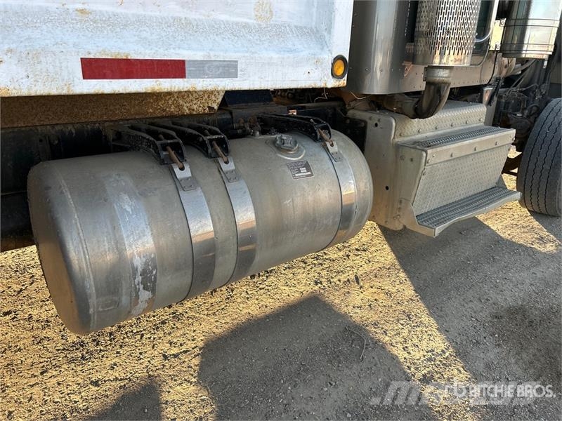 Peterbilt 388 شاحنات قلابة