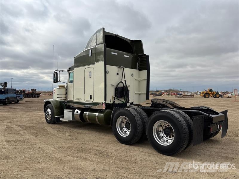 Peterbilt 388 牵引车