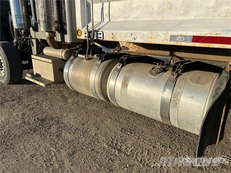 Peterbilt 388 شاحنات قلابة
