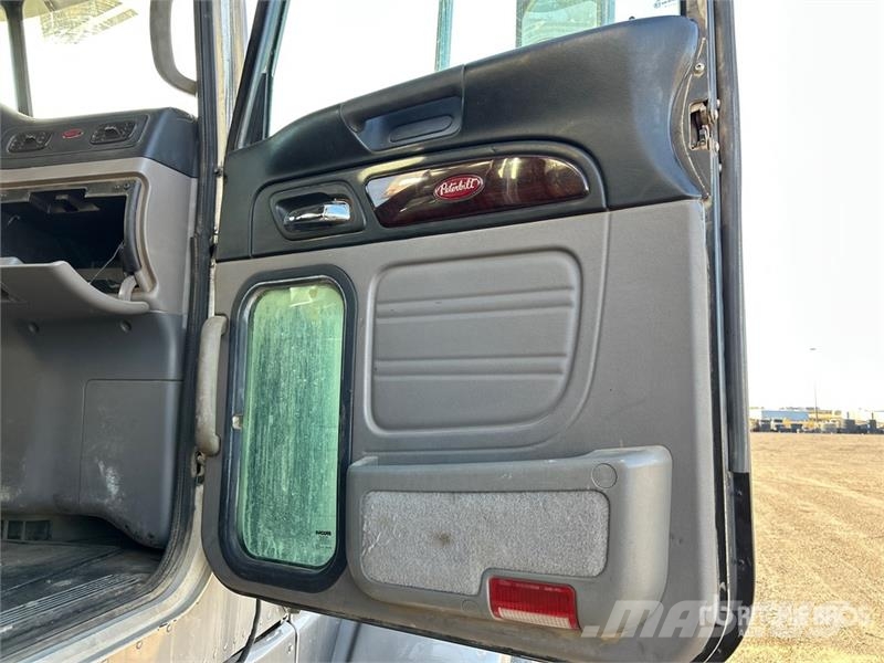 Peterbilt 388 شاحنات قلابة