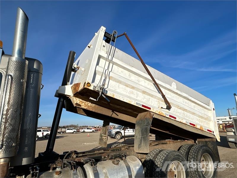 Peterbilt 388 شاحنات قلابة