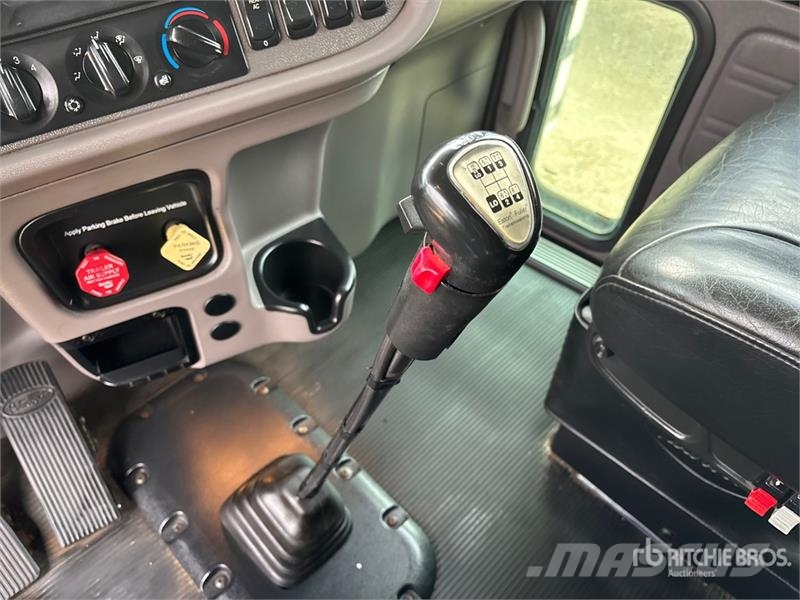 Peterbilt 388 牵引车