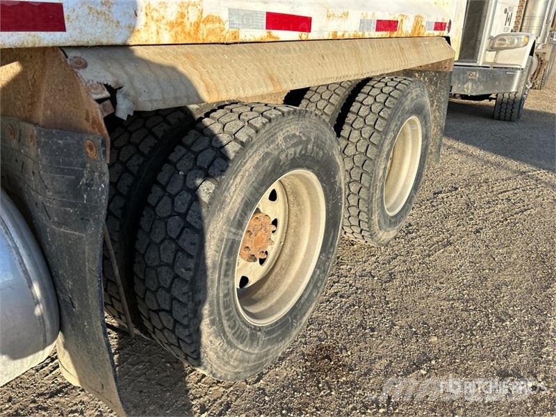 Peterbilt 388 شاحنات قلابة