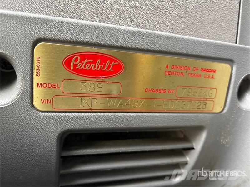 Peterbilt 388 牵引车