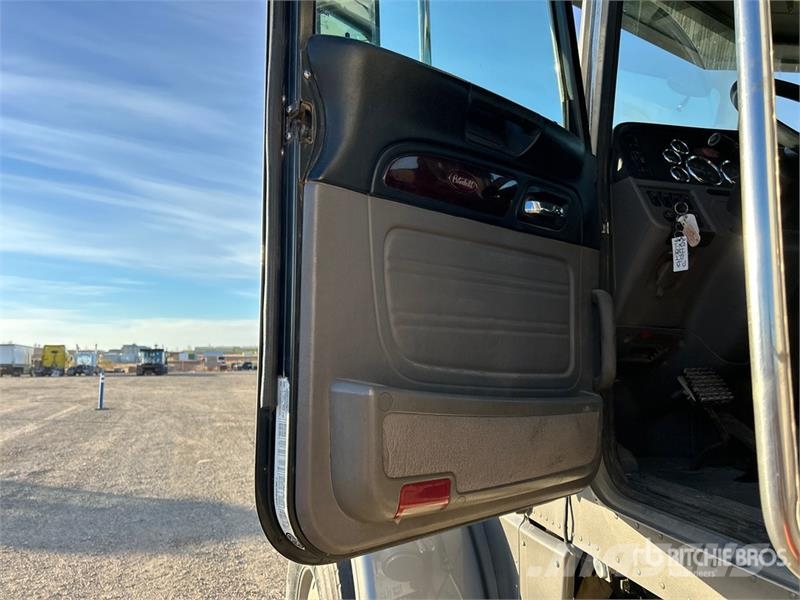Peterbilt 388 شاحنات قلابة
