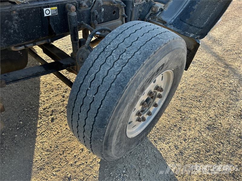 Peterbilt 388 شاحنات قلابة
