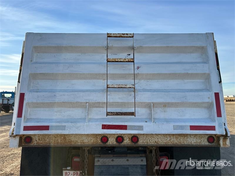 Peterbilt 388 شاحنات قلابة