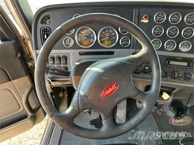 Peterbilt 388 شاحنات قلابة