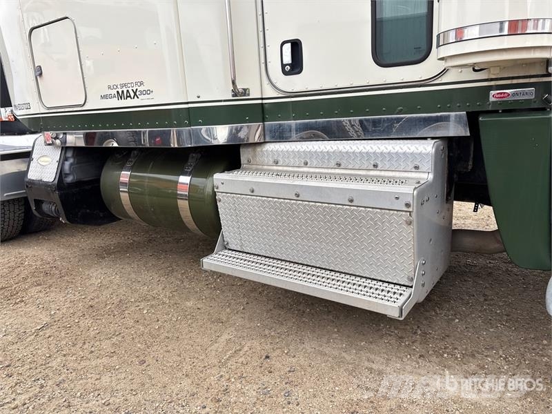Peterbilt 388 牵引车